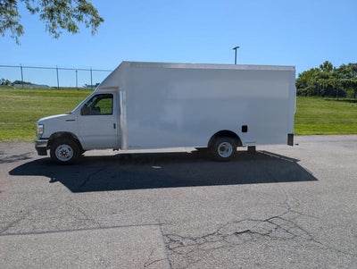 2027 Ford E-450 Standard