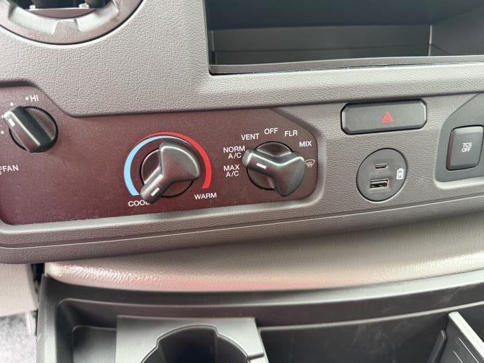 2027 Ford E-450 Standard