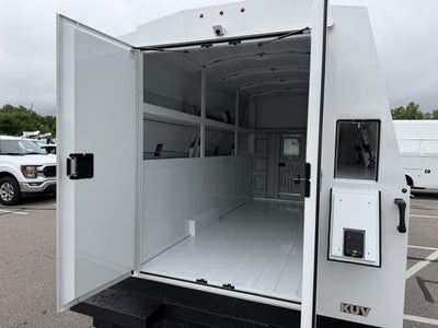 2027 Ford E-450 Standard
