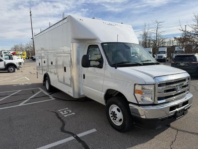 2026 Ford E-450 Standard
