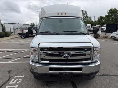 2027 Ford E-450 Standard