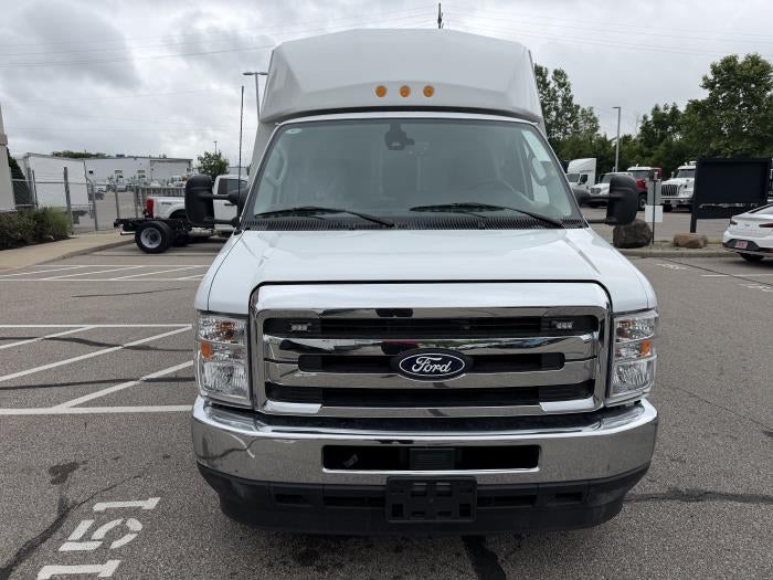 2027 Ford E-450 Standard