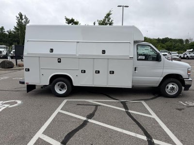 2027 Ford E-450 Standard