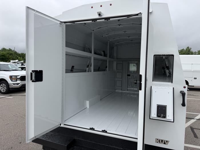 2027 Ford E-450 Standard