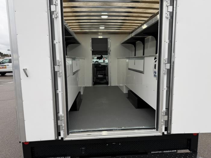 2027 Ford E-450 Standard