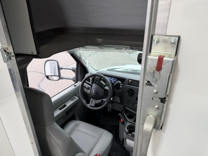 2027 Ford E-450 Standard