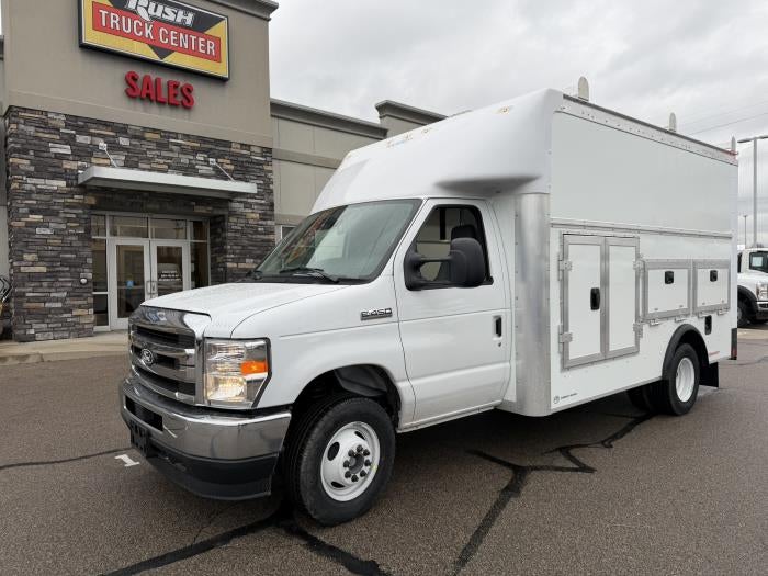 2027 Ford E-450 Standard