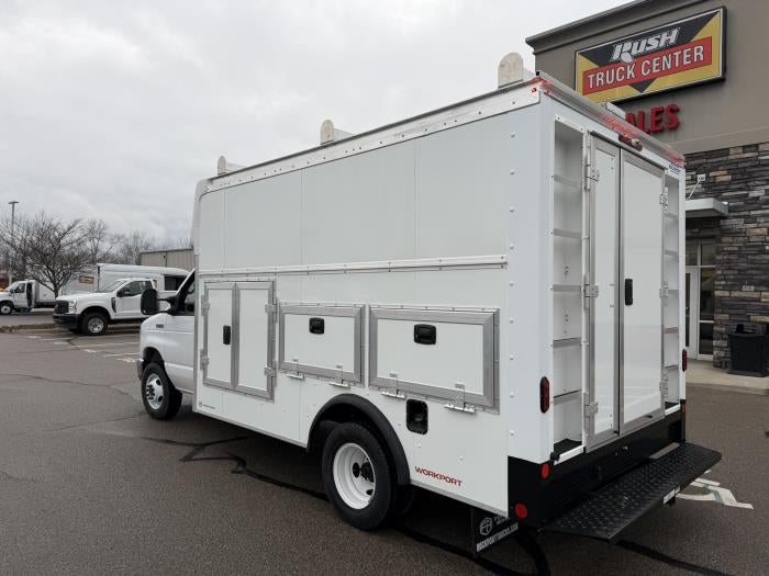 2027 Ford E-450 Standard