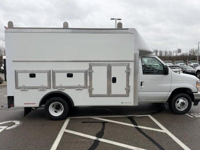 2027 Ford E-450 Standard