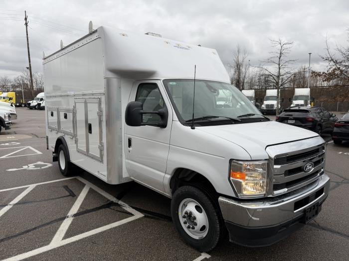 2027 Ford E-450 Standard