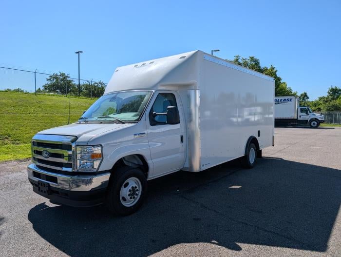 2027 Ford E-450 Standard