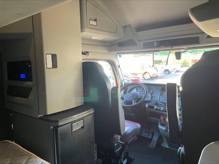 2022 Kenworth T680 Base