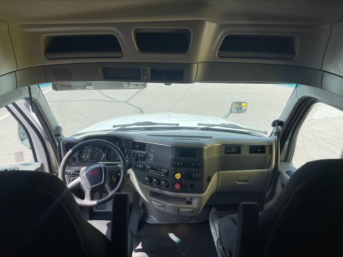 2022 Peterbilt 579 Base