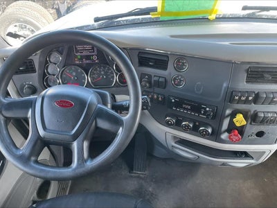 2022 Peterbilt 579 Base