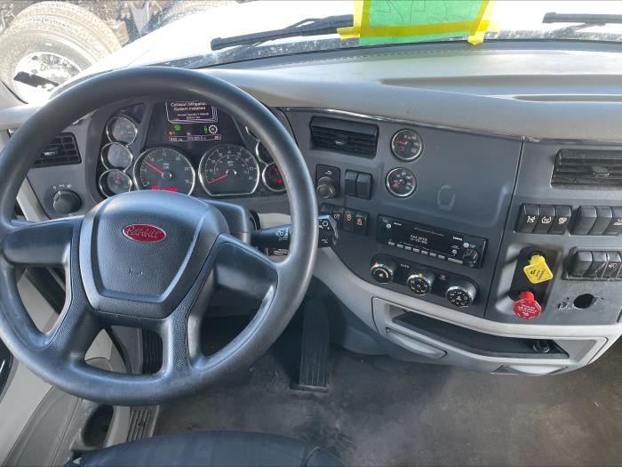 2022 Peterbilt 579 Base