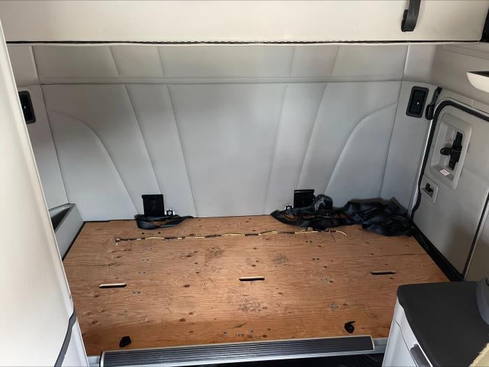 2022 Peterbilt 579 Base