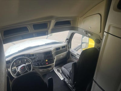 2022 Peterbilt 579 Base