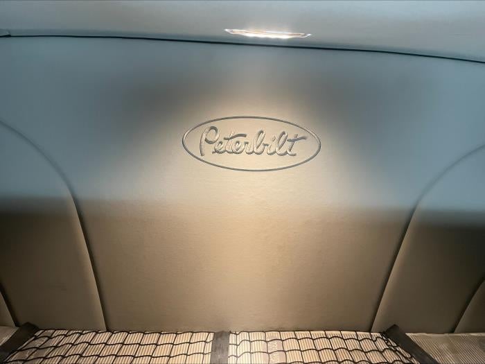 2022 Peterbilt 579 Base