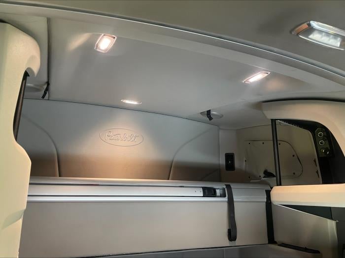 2022 Peterbilt 579 Base