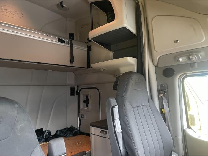 2022 Peterbilt 579 Base