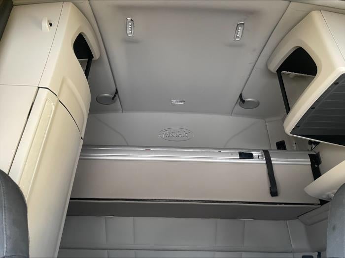 2022 Peterbilt 579 Base