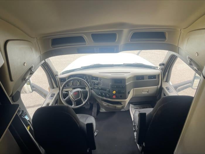 2022 Peterbilt 579 Base