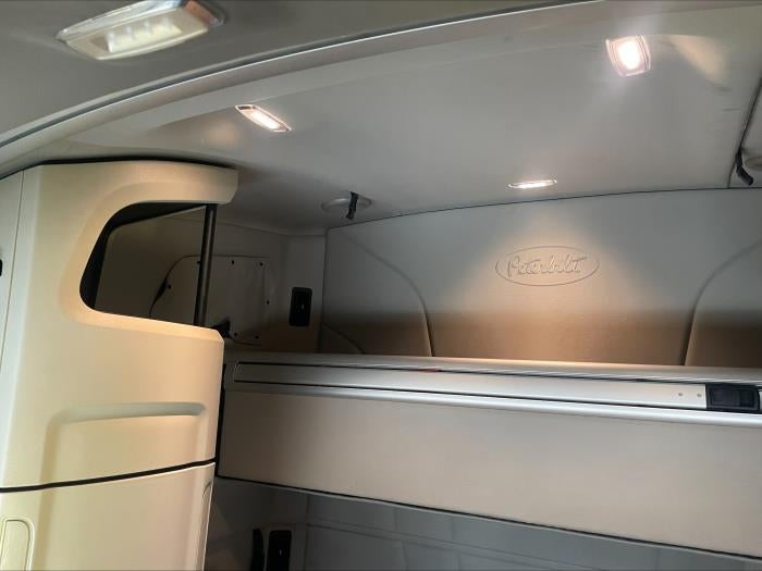 2022 Peterbilt 579 Base