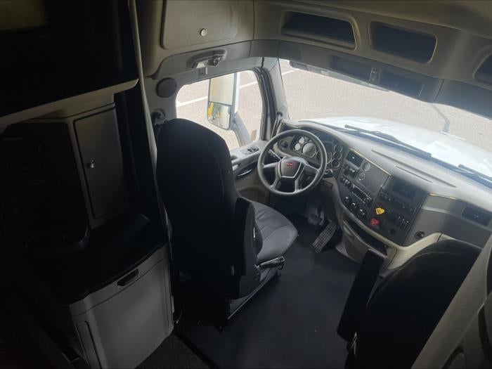 2022 Peterbilt 579 Base