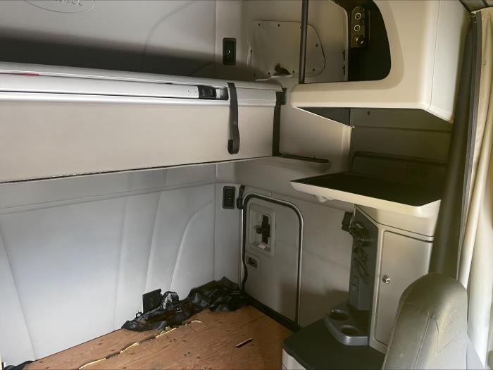 2022 Peterbilt 579 Base