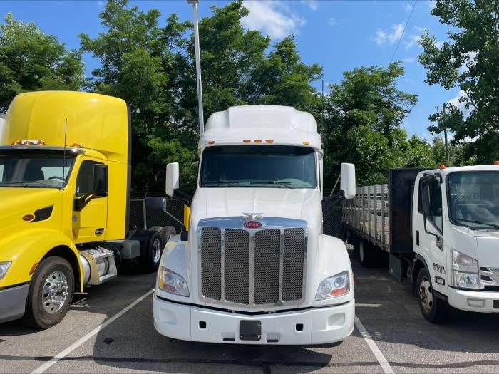 2022 Peterbilt 579 Base