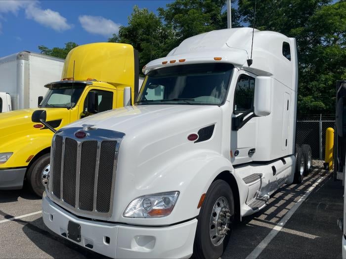 2022 Peterbilt 579 Base
