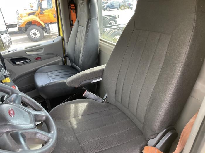 2021 Peterbilt 579 Base