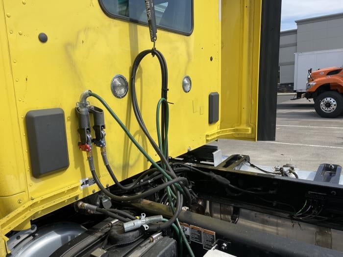 2021 Peterbilt 579 Base