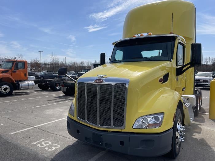 2021 Peterbilt 579 Base
