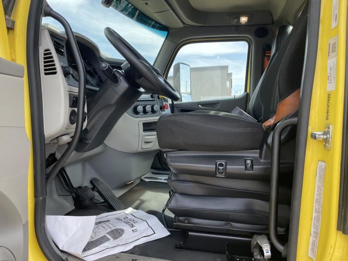 2021 Peterbilt 579 Base