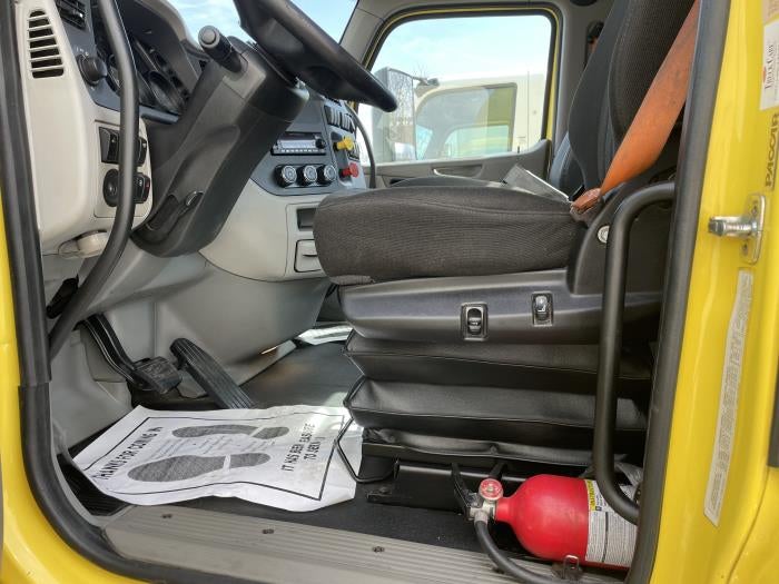 2021 Peterbilt 579 Base