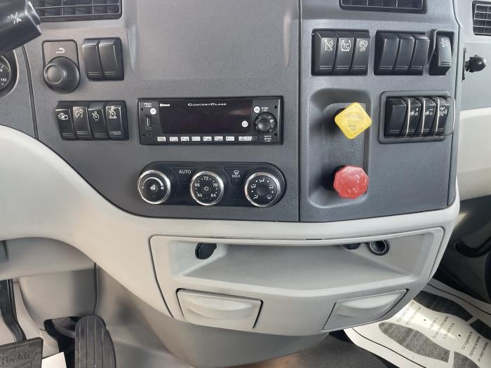 2021 Peterbilt 579 Base