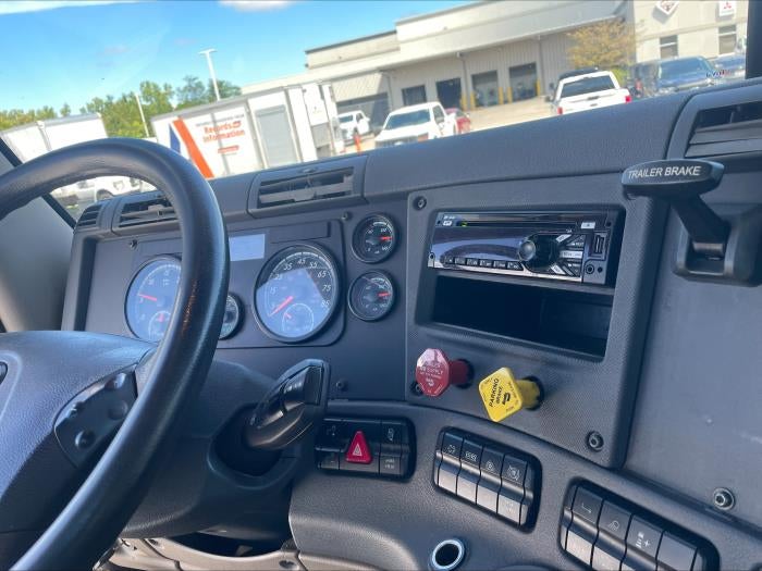 2020 Freightliner Cascadia Base