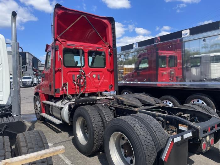 2019 Freightliner Cascadia Base