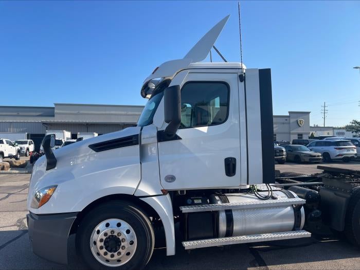 2021 Freightliner Cascadia Base