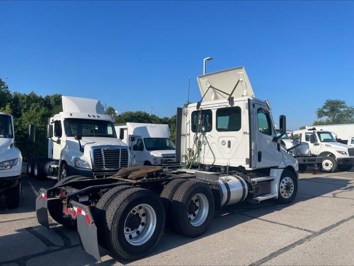 2021 Freightliner Cascadia Base