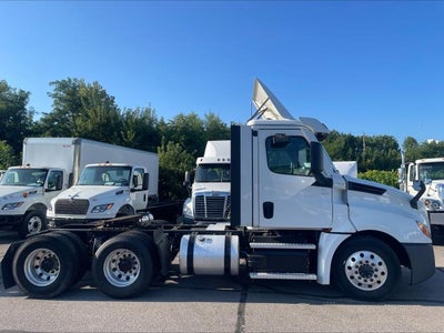 2021 Freightliner Cascadia Base