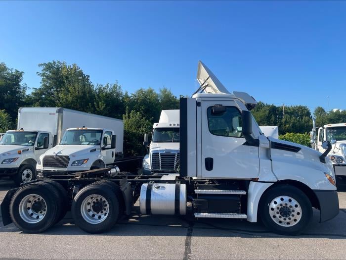 2021 Freightliner Cascadia Base