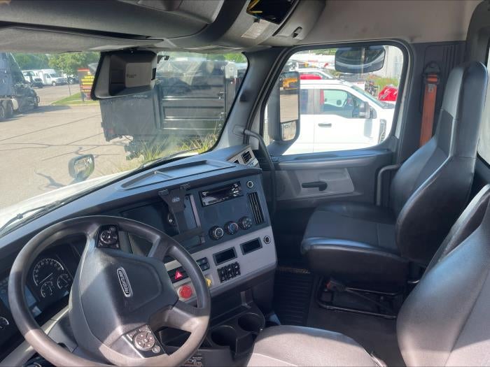 2021 Freightliner Cascadia Base