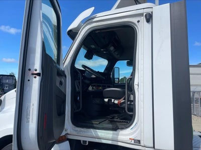2021 Freightliner Cascadia Base