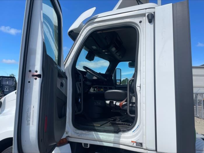 2021 Freightliner Cascadia Base