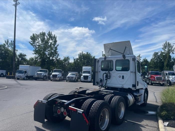 2021 Freightliner Cascadia Base