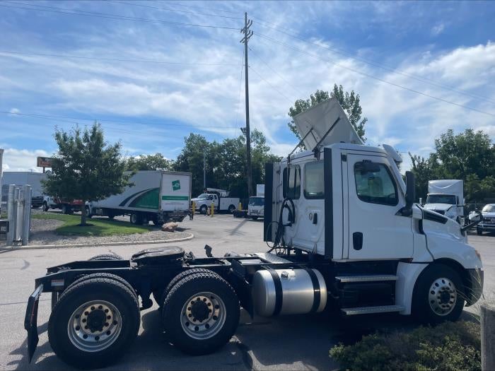 2021 Freightliner Cascadia Base