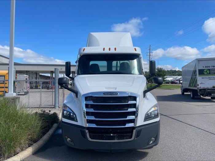 2021 Freightliner Cascadia Base