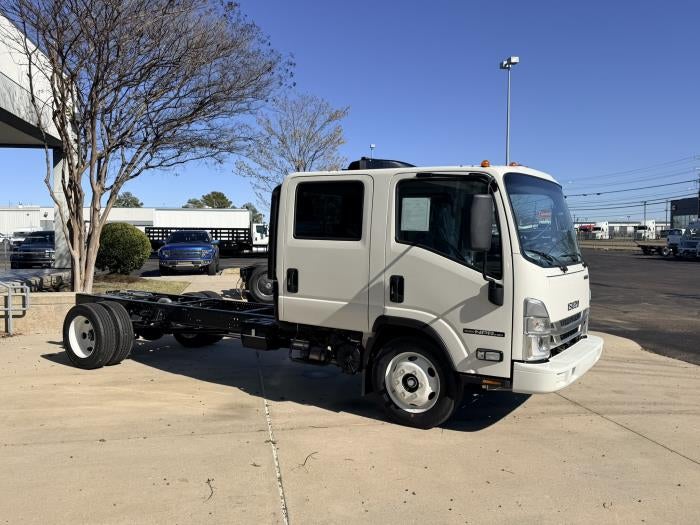 2027 Isuzu NPR-HD Base